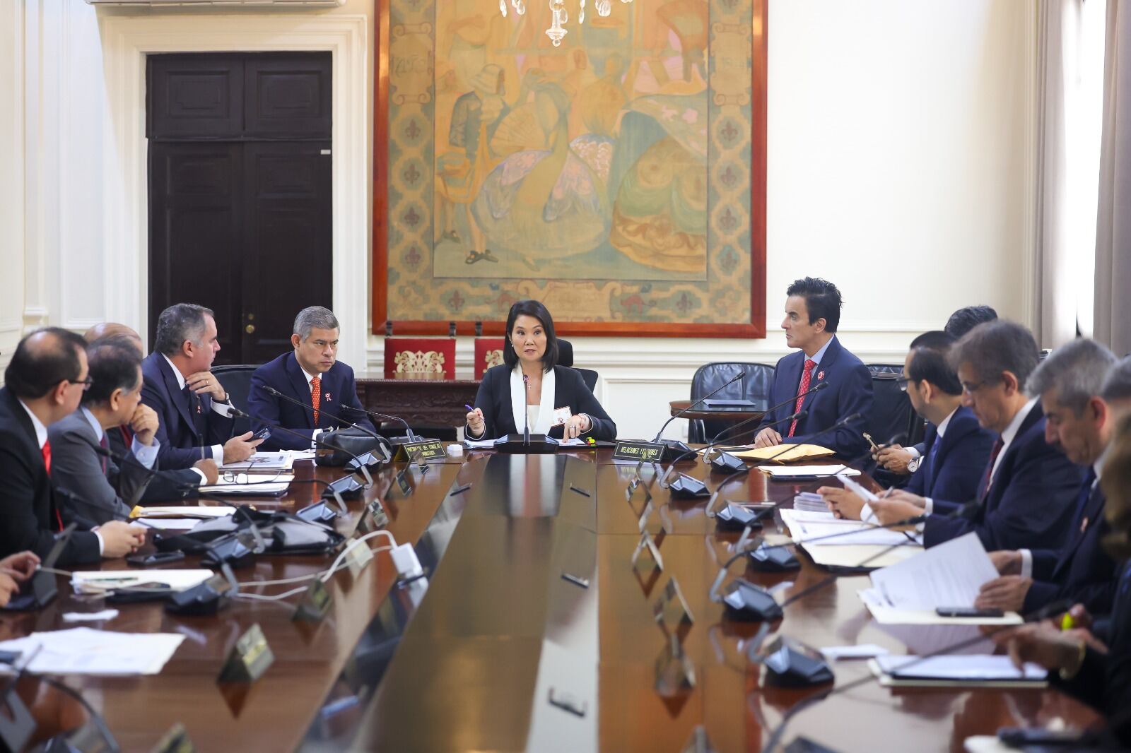 La presidenta de la república, Keiko Fujimori Higuchi, lidera la primera sesión del Consejo de Ministros. Foto: Presidencia de la República.