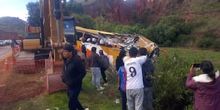 Bus se despistó y volcó en la ruta Cusco - Arequipa, cerca al Parque Arqueológico de Pikillaqta