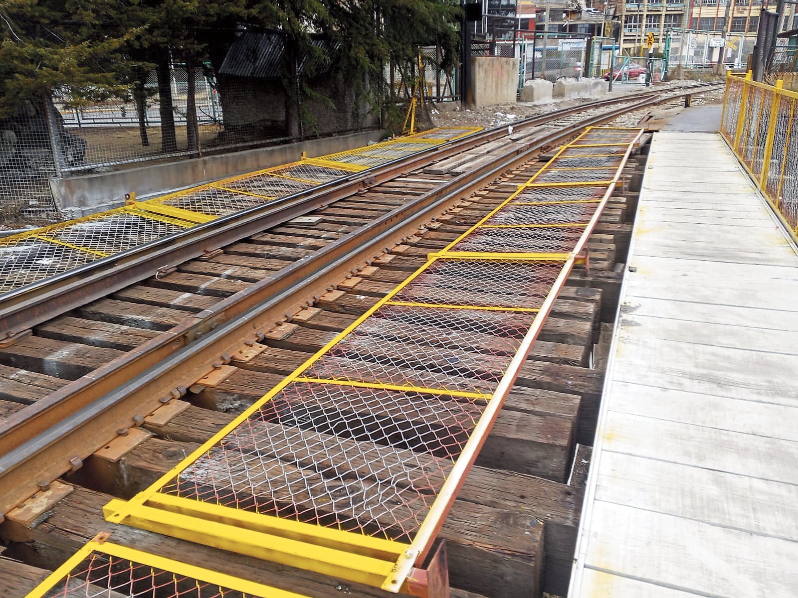 La Oroya: Alto riesgo tras retirar barandas en un puente peatonal