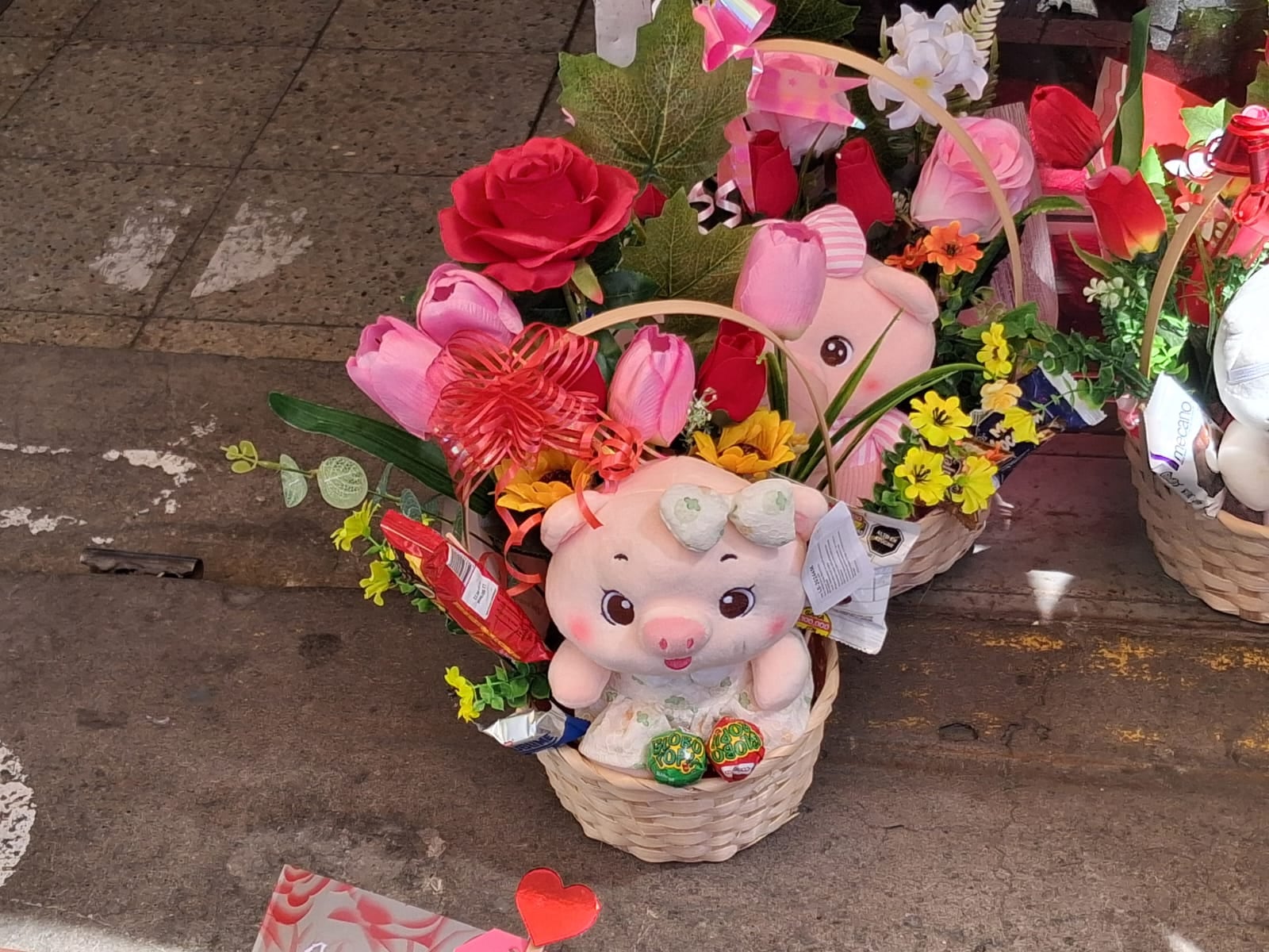 Arreglo floral a 50 soles en el mercado San Camilo de Arequipa por el Día de la Madre. (Foto: Flor Barrios/@photo.gec)