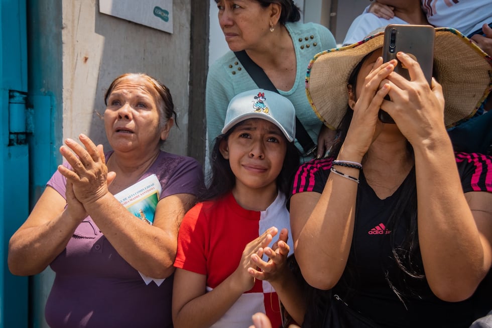 Fe y devoción por la "Mamita" durante su rcorrido por el distrito de La Esperanza.