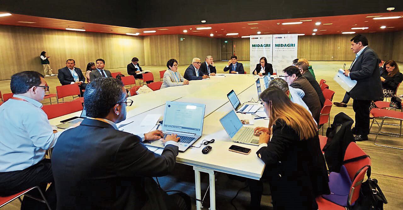 Gobernador y funcionarios del Ejecutivo se reunieron en Lima (Foto: GEC)