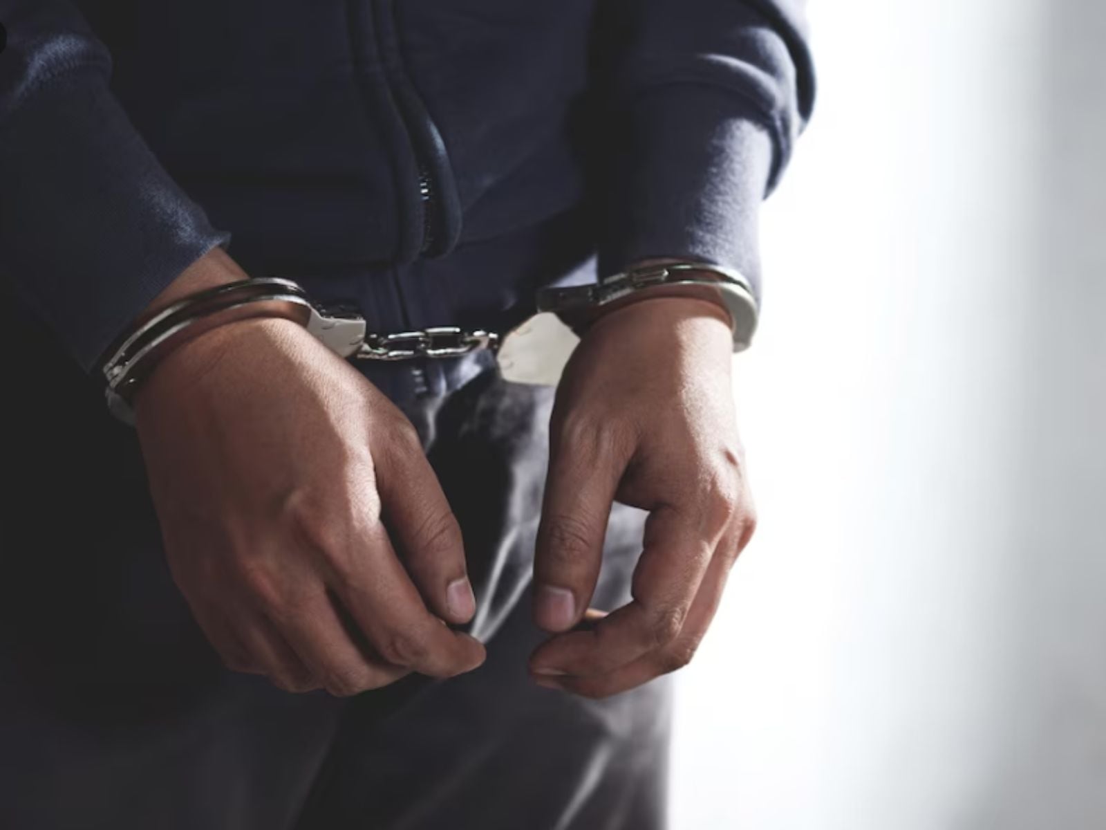 En los operativos realizados por los agentes del ICE se ha puesto en práctica el abuso de fuerza. | Crédito: Freepik