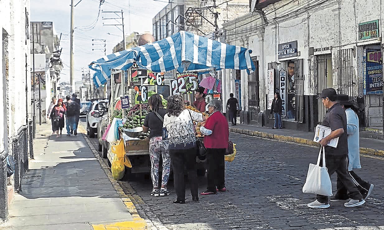 Comercio informal se expande en el centro de la ciudad de Arequipa. Foto: GEC.