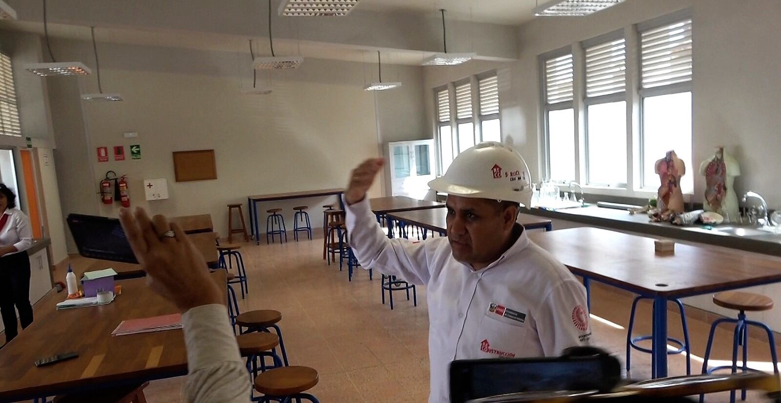 Los vecinos habían alertado del afloramiento de líquidos oleosos durante la construcción del colegio.