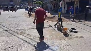 Venezolanos parchan calles de Tingo María a cambio de monedas, en la región Huánuco