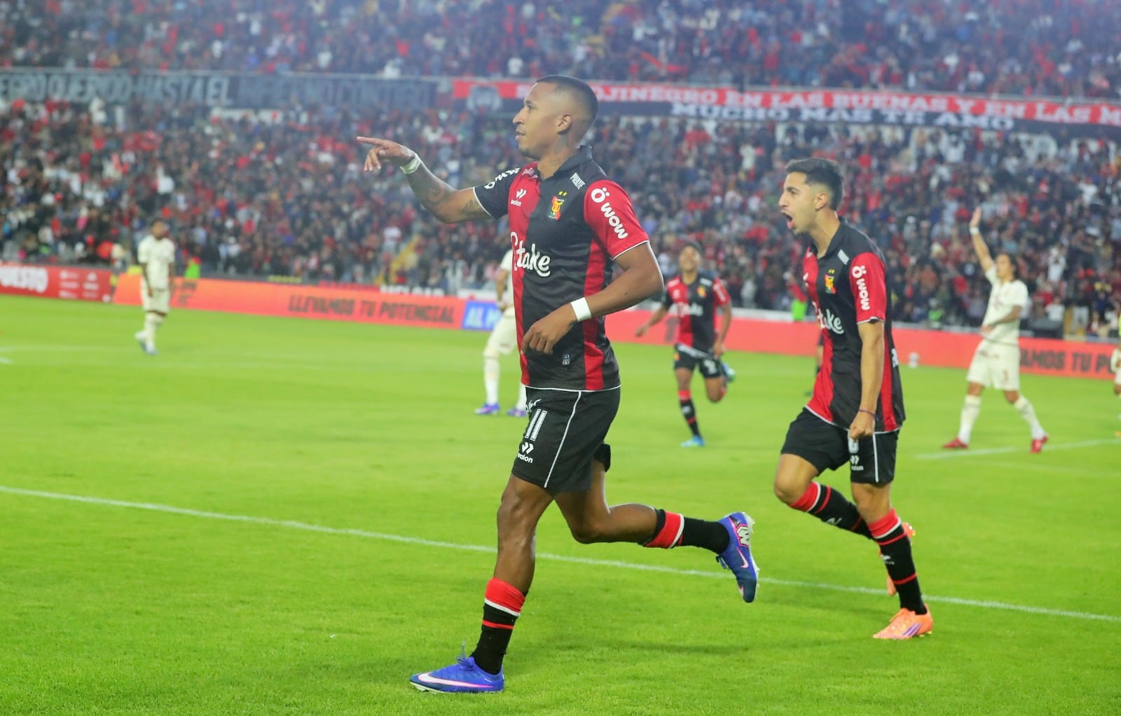 Jhonny Vidales anotó el segundo para el FBC Melgar que venció 2-1 a Universitario, por la fecha 11 del torneo Apertura de la Liga 1 2026. (Foto: Omar Cruz/@photo.gec)