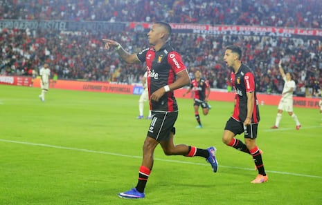 Liga 1: FBC Melgar golpea de arranque y vence 2-1 a Universitario en la UNSA (FOTOS)