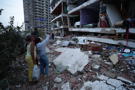 El grito de auxilio en una ciudad devastada en Venezuela que espera por rescatistas tras terremotos