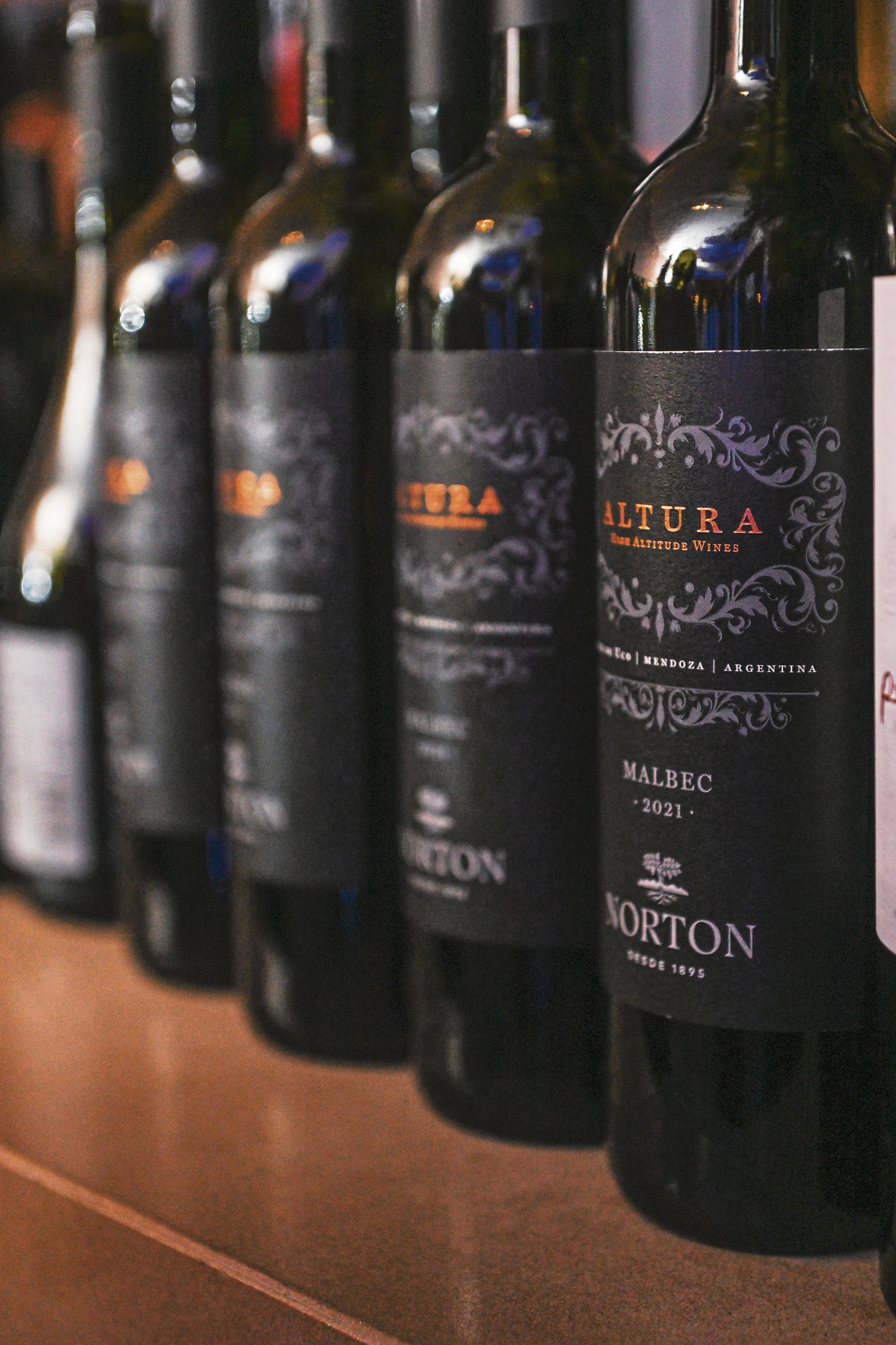 Acostumbrado a contar historias en cada una de las botellas que presenta, trabaja para demostrar que tiene una visión del futuro