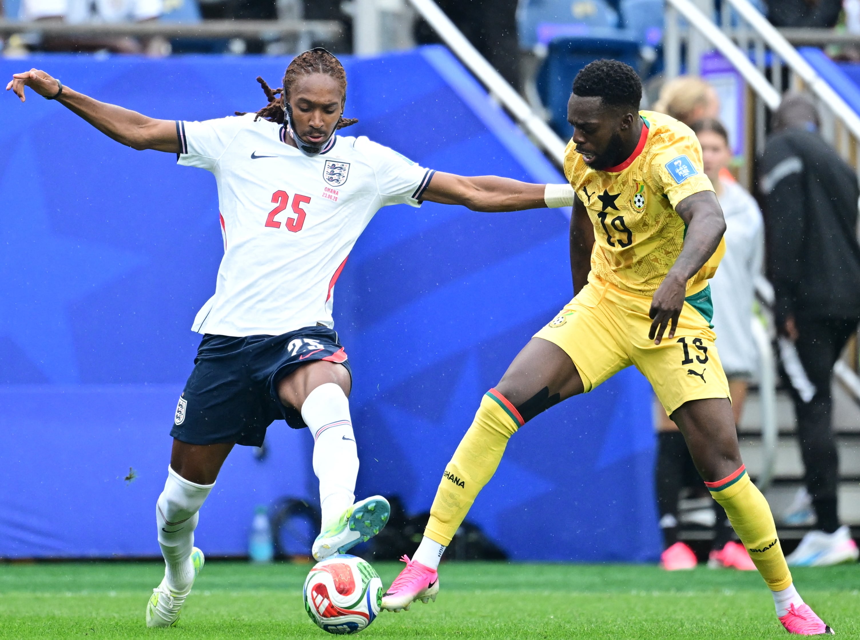 FOXBOROUGH, USA - JUNE 23: Djed Spence (25) of England in action against Christopher Bonsu Baah (13) of Ghana during the 2026 FIFA World Cup First Stage Group L match between England and Ghana at Gillette Stadium (Boston Stadium) in Foxborough, Massachusetts, United States on June 23, 2026. Abdulhamid Hosbas / Anadolu (Photo by ABDULHAMID HOSBAS / Anadolu via AFP)