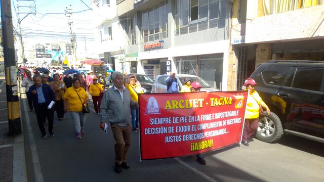 Tacna: Docentes en paro reclamaron por sueldos y pensiones más justas