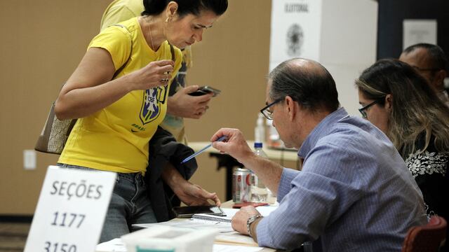 Elecciones en Brasil transcurren con normalidad en sus primeras horas
