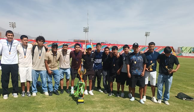 Cerrito de los Libres, campeón de Segunda División de Cayma. Foto: Vicente Medina.