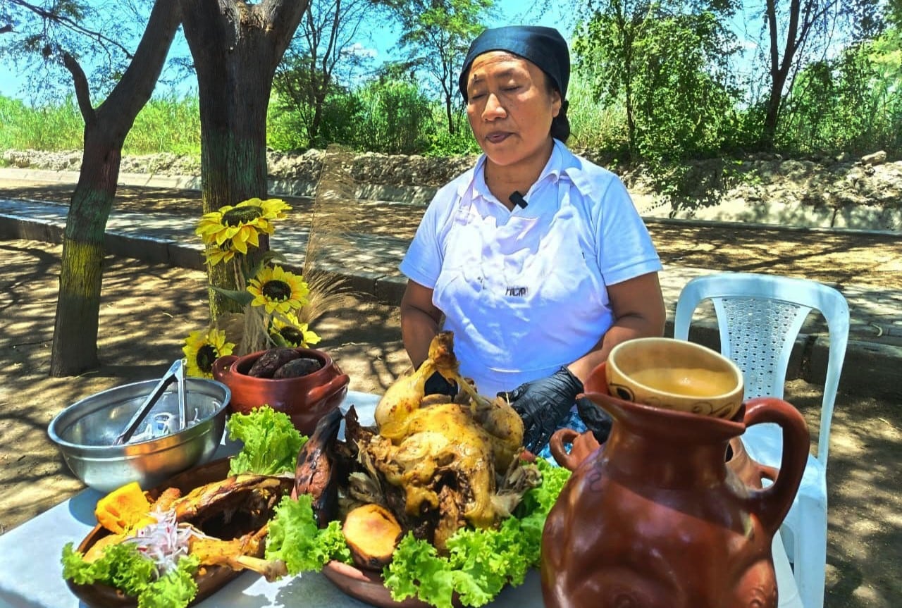 Doña María Valencia realizó una degustación de este emblemático platillo curamorino.