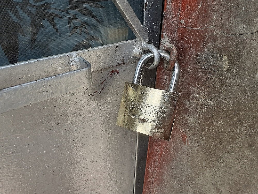 El joven solía ser enjaulado desde que tenía 6 años de edad. (Imagen referencial)