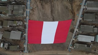 Fiestas Patrias: Instalan la bandera más grande del Perú en cerro Alto Incahuasi en Comas (FOTOS)