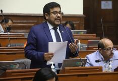 Congresista Carlos Zeballos se aparta de la bancada de Podemos Perú