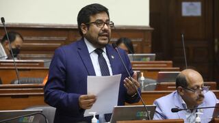 Congresista Carlos Zeballos se aparta de la bancada de Podemos Perú