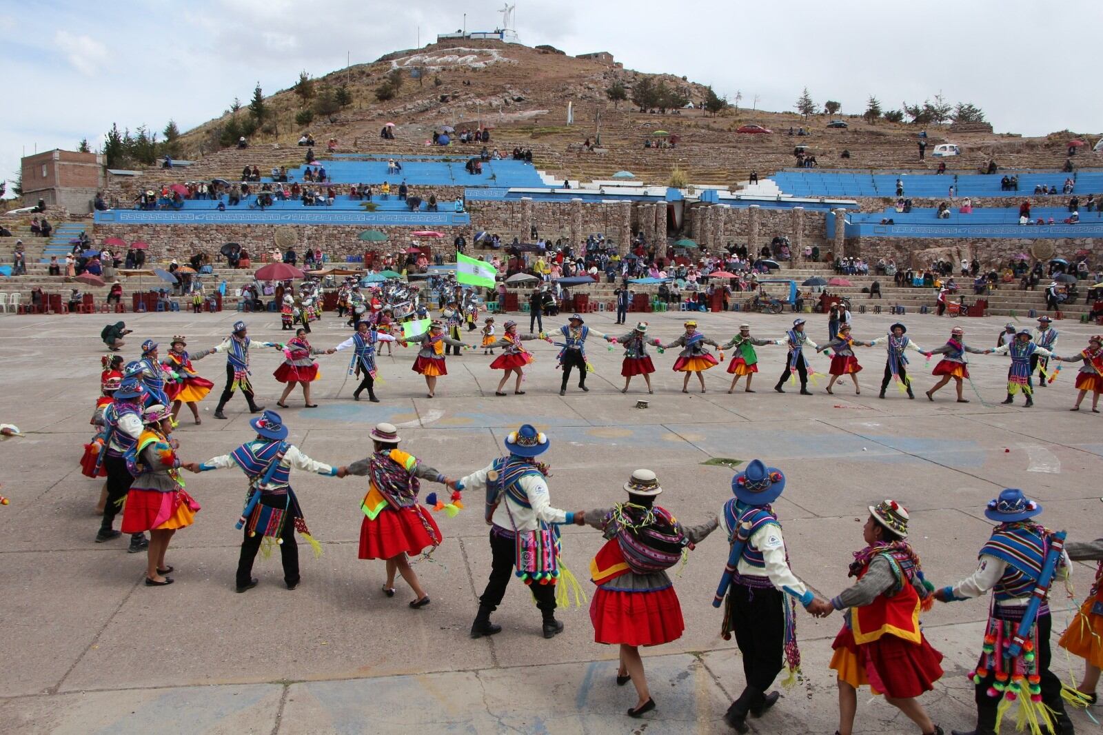 Concurso de danzas se realizó en la explanada del cerrito Huaynarroque. Foto/Feliciano Gutiérrez.