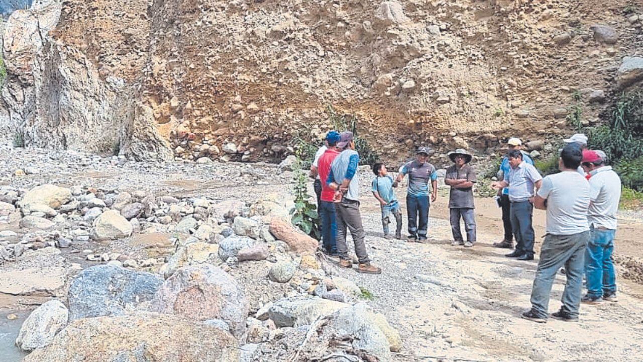 Para evitar que pueblos queden incomunicados. La población demanda atención urgente.