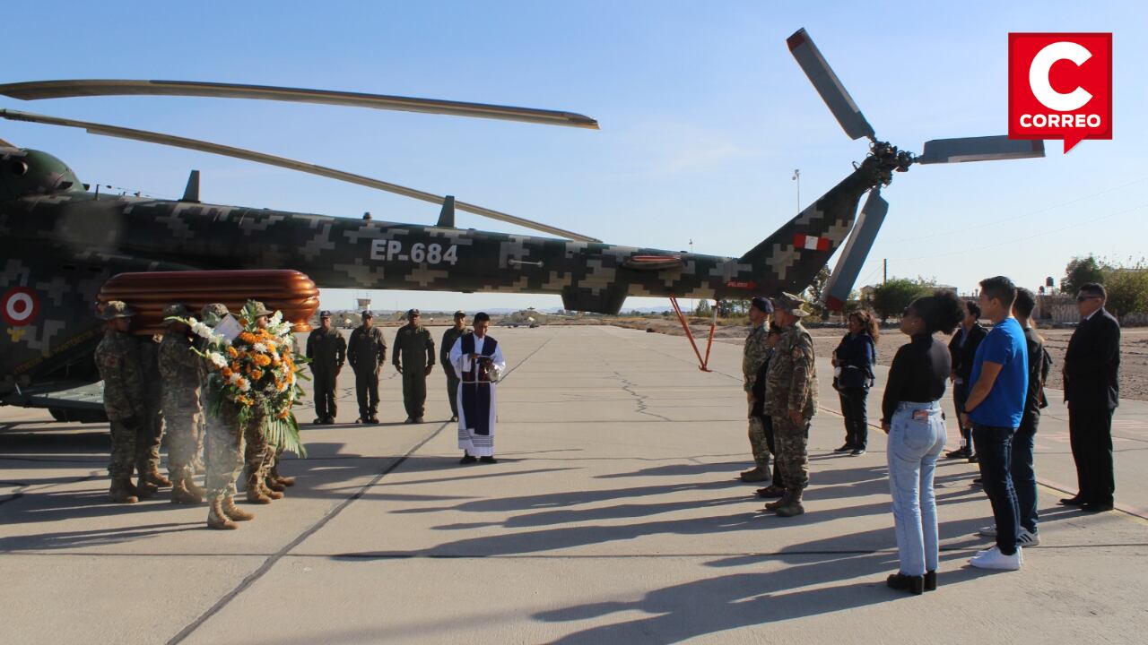Honores fúnebres a Hernando Guerra García en la Base Aérea Vítor.