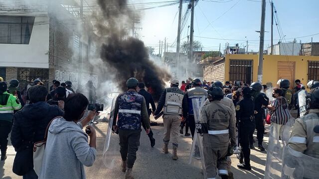 Violento intento de desalojo en el asentamiento humano Santa Rosa de Lima en la provincia de Ica