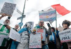 Argentina: Protesta de jubilados, feministas y otros colectivos contra el gobierno de Milei