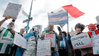 Argentina: Protesta de jubilados, feministas y otros colectivos contra el gobierno de Milei