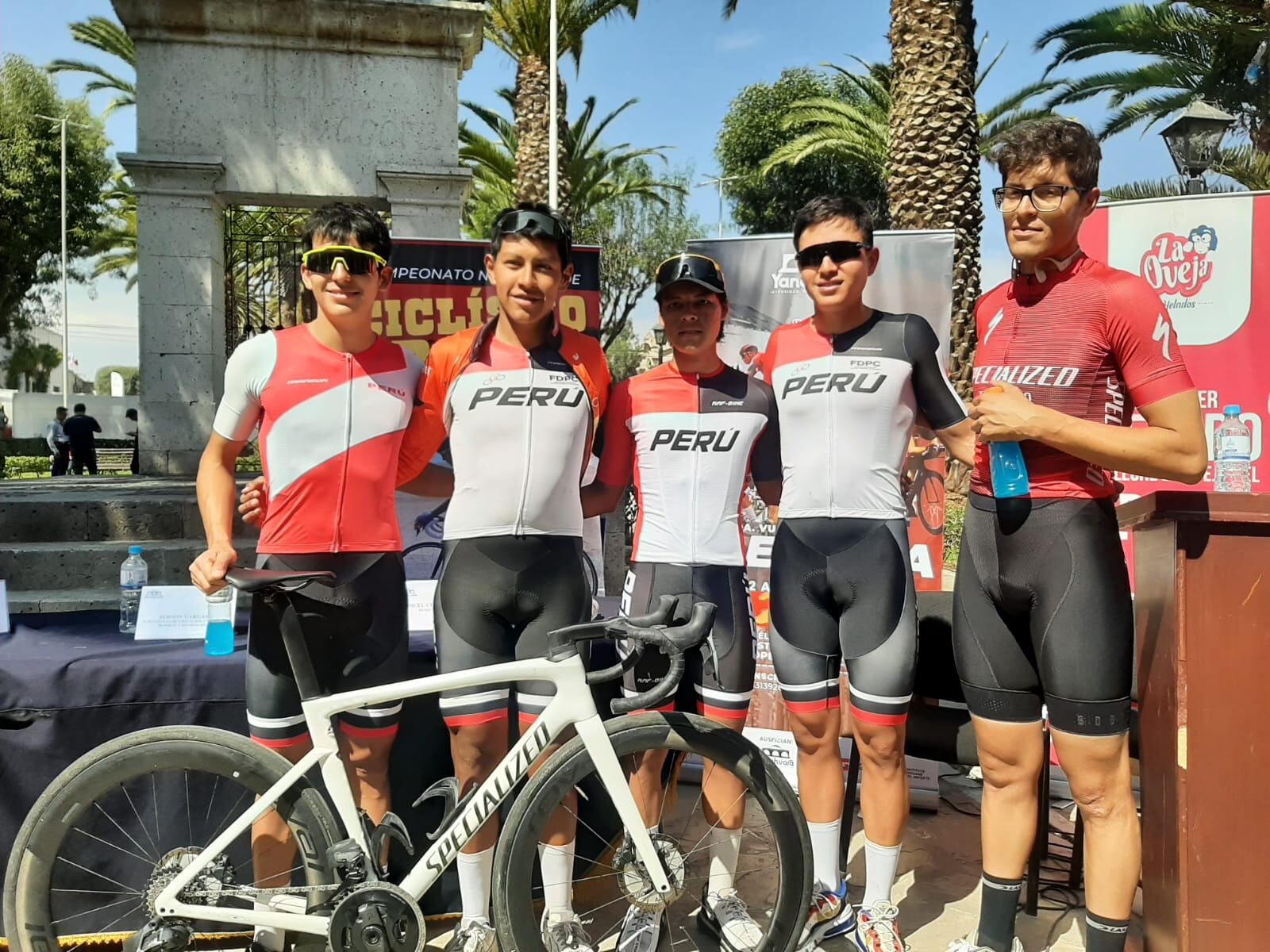 Ciclistas que participarán en la competencia nacional. Foto: Graciela Fernández.