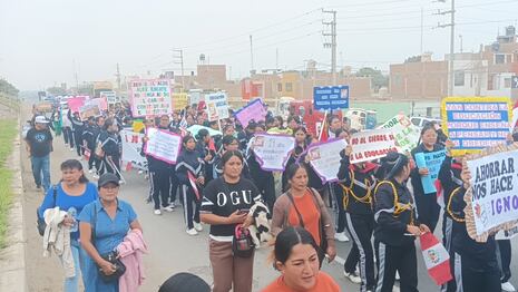 Pisco: protestan por mejoras en el instituto de educación Superior “Carlos Medrano Vásquez”