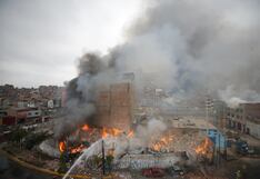 Incendio de gran magnitud en el cerro El Pino, en La Victoria