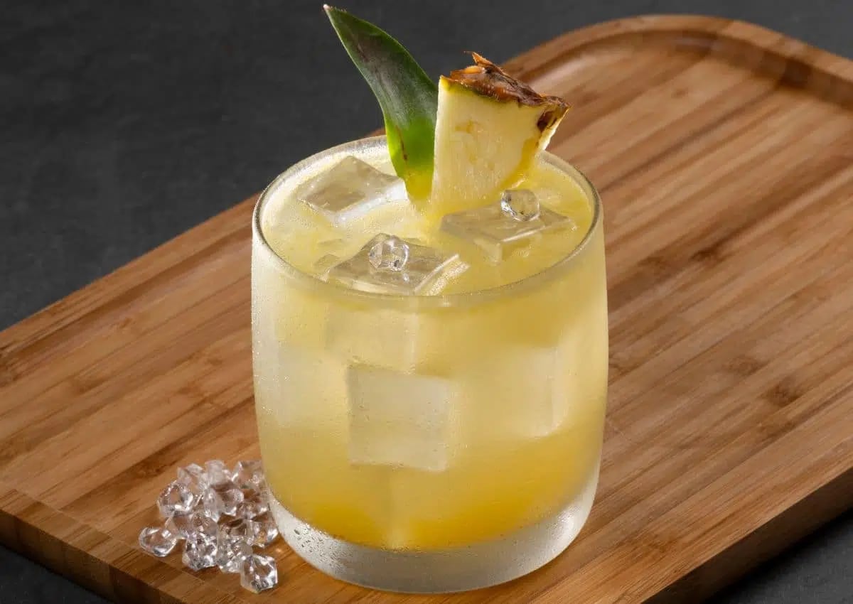 Con pocos ingredientes y una preparación sencilla, se convierte en la receta perfecta para sorprender a tus invitados y celebrar con el sabor auténtico del pisco peruano.