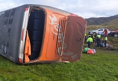 Bus interdepartamental vuelca en límite entre Puno y Cusco y deja al menos 30 heridos