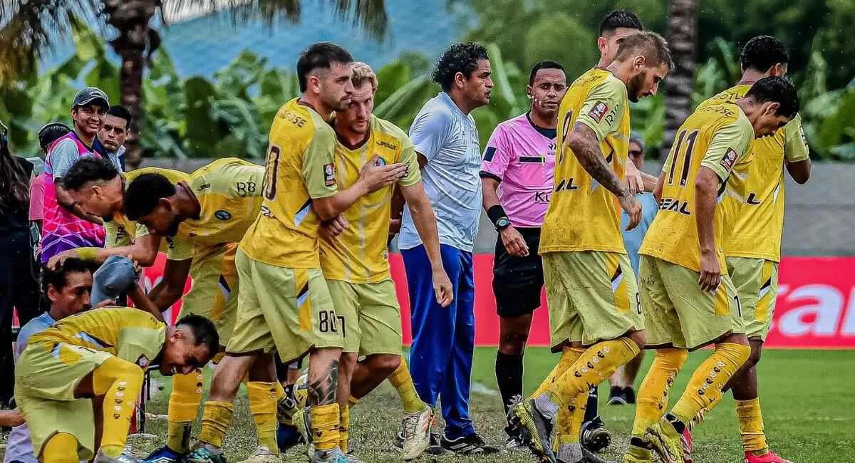Jugando un partido de poca efectividad, "Churres" perdieron ante Juan Pablo II