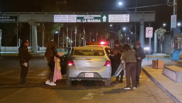 Policía detuvo al conductor y a dos mujeres que integrarían la banda Las mamis de la noche