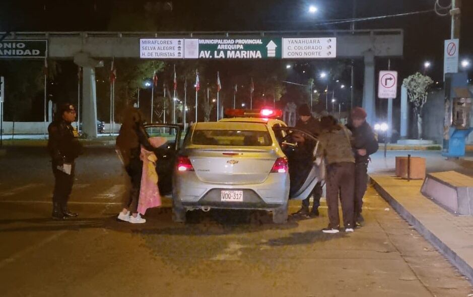 Policía detuvo al conductor y a dos mujeres que integrarían la banda Las mamis de la noche