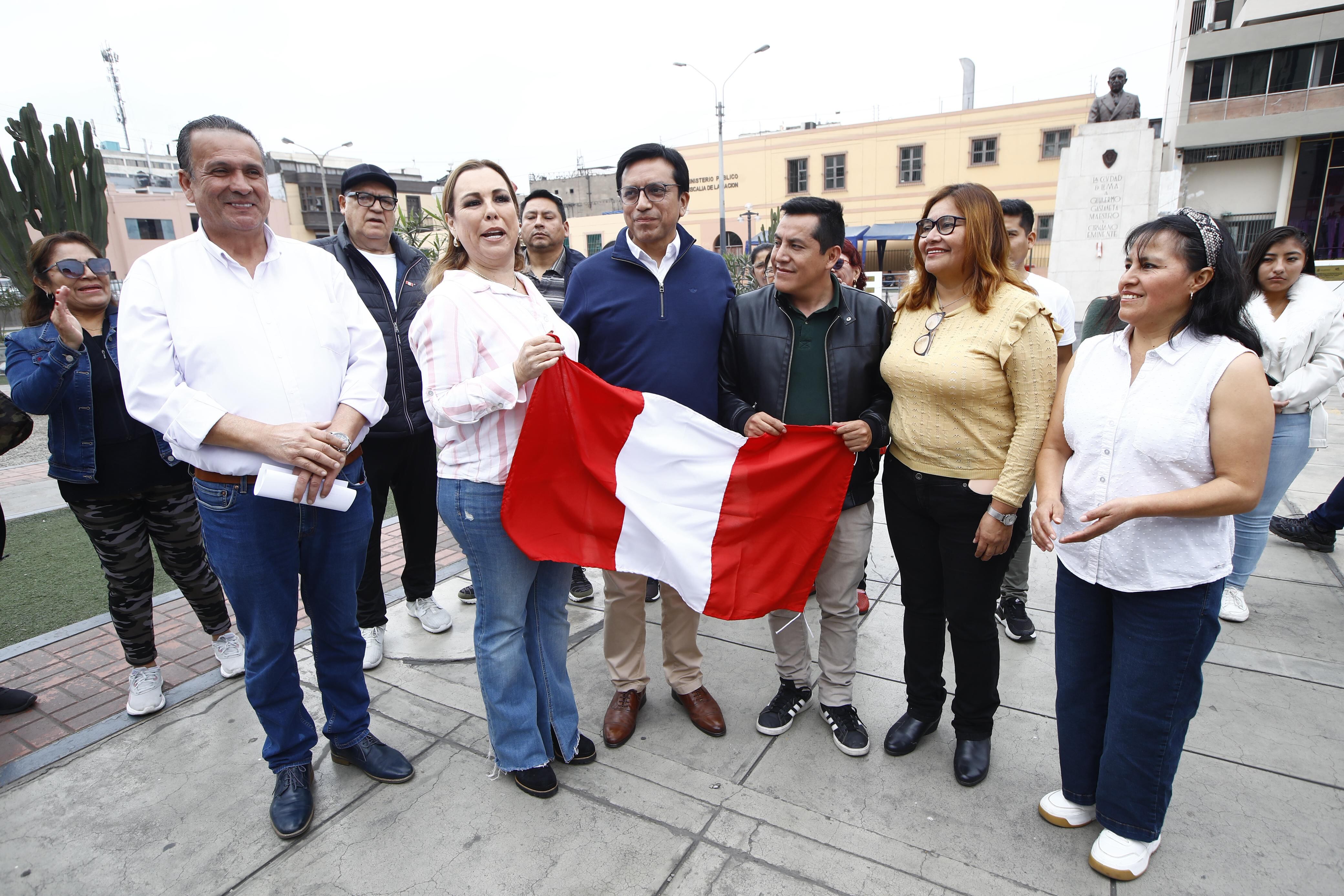 Fiorella Molinelli de la Nueva Alianza Electoral "Fuerza y Libertad, entre los partidos Batalla Perú y Fuerza Moderna, hace su inscripción en el Jurado Nacional de Elecciones. (Fotos: Fernando Sangama / @photo.gec)