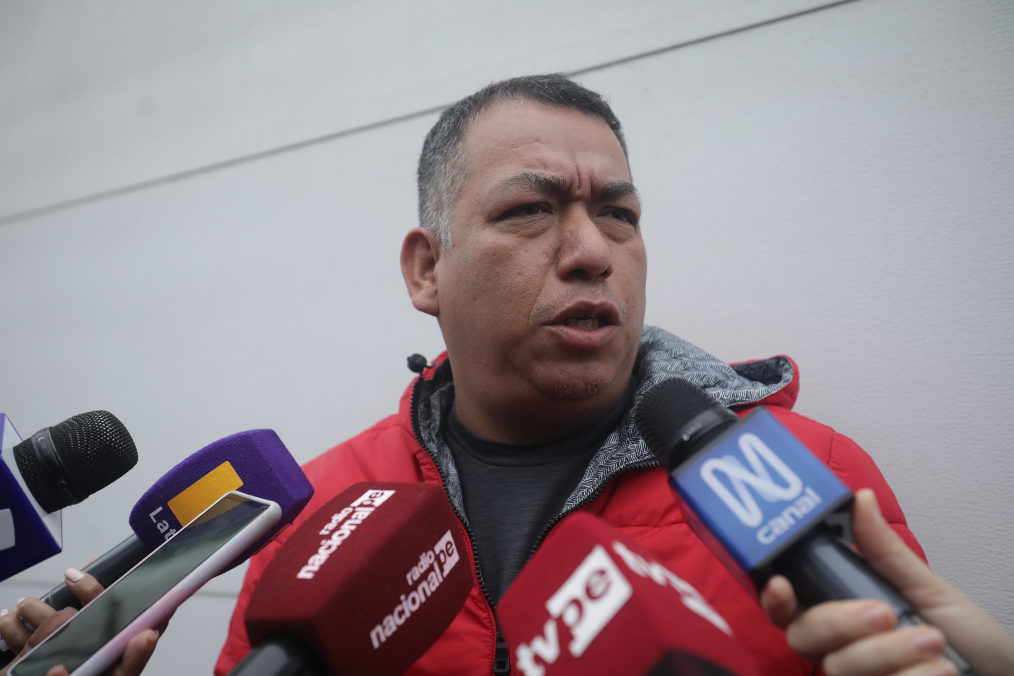 En un sorpresivo operativo matutino, la Fiscalía allanó varios inmuebles vinculados al congresista Darwin Espinoza Vargas, quien se encuentra bajo investigación por presuntos delitos de peculado de uso y concusión. Fotos Britanie Arroyo/ @photo.gec