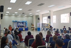 Quejas de pacientes al recortarse atención en centro de salud por aniversario