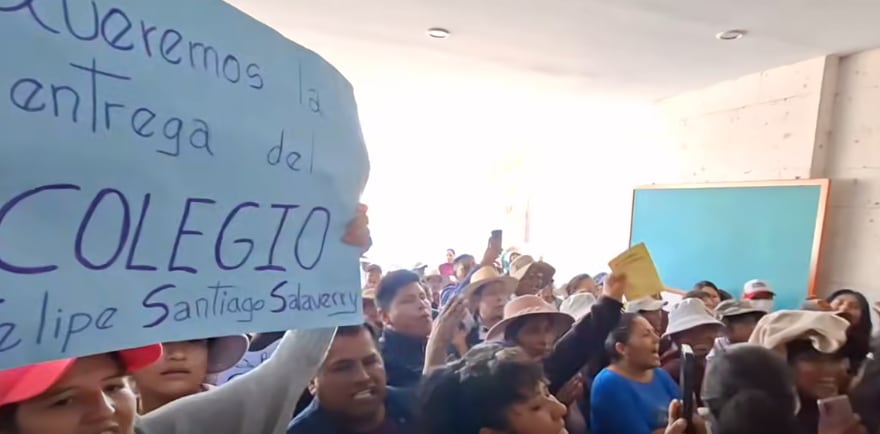 Protesta en Socabaya por retrasos en entrega del colegio Felipe Santiago Salaverry