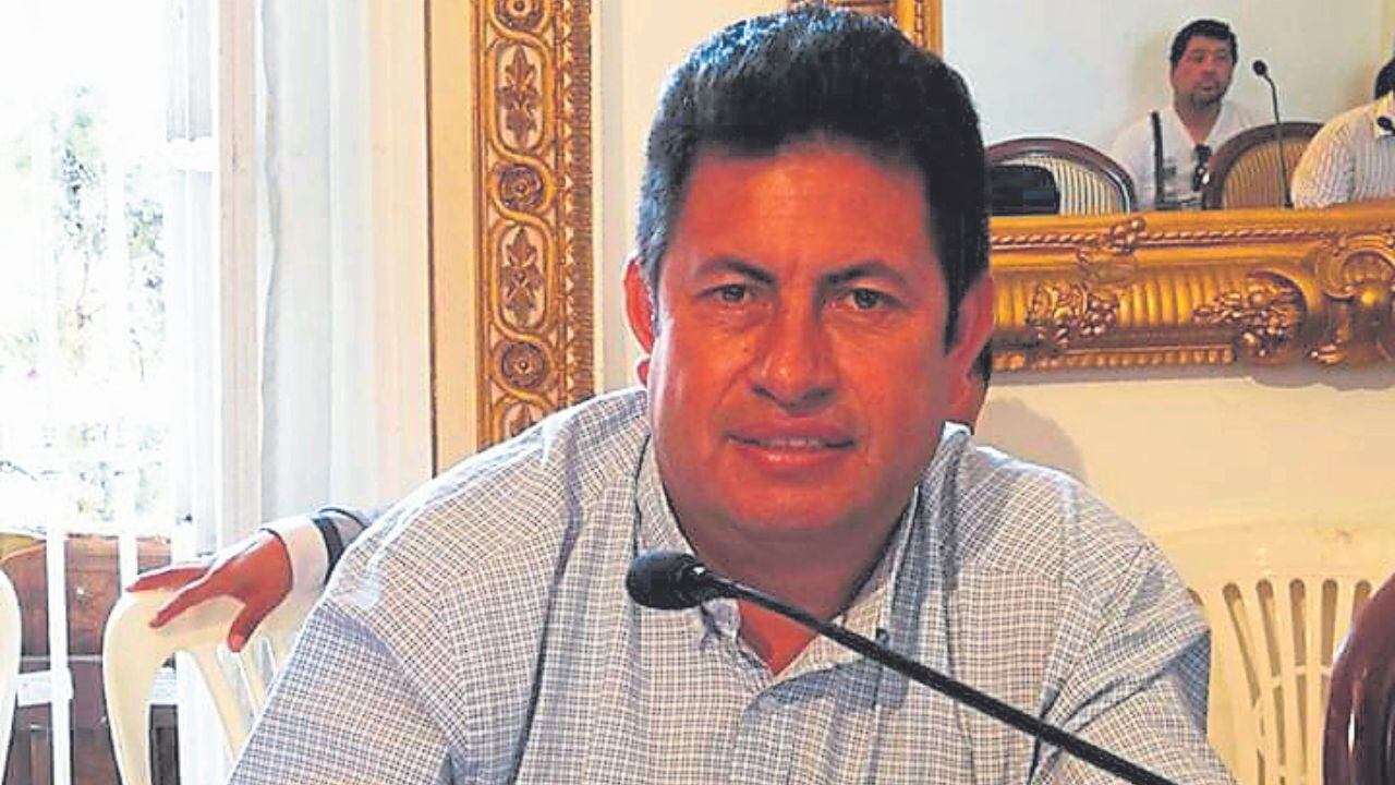 Lamenta que el Ejecutivo no los convoque para proponer ideas que permitan combatir la minería ilegal y unilateralmente decidan enviar militares a sus pueblos.