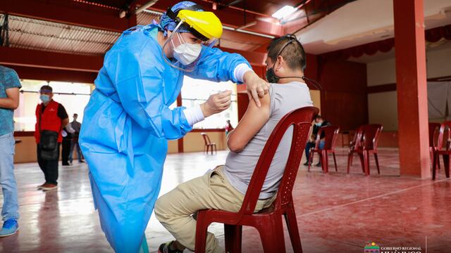 Huánuco: 80 profesionales de la salud del hospital temporal de Amarilis fueron vacunados contra el COVID-19 (VIDEO)