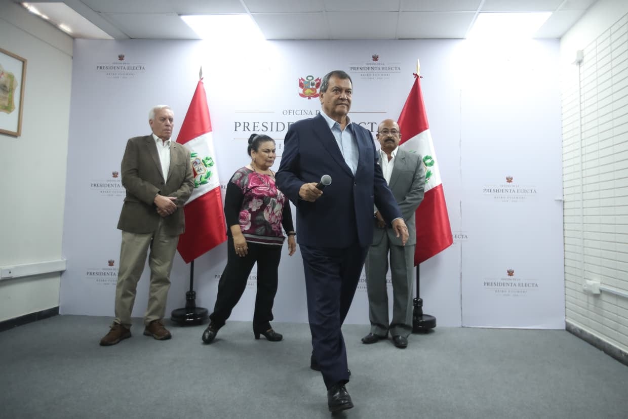 Jorge Nieto, líder del Partido del Buen Gobierno, declaró a la prensa luego de reunirse con la Presidenta electa, Keiko Fujimori. (Fotos: Jesús Saucedo /@photo.gec)