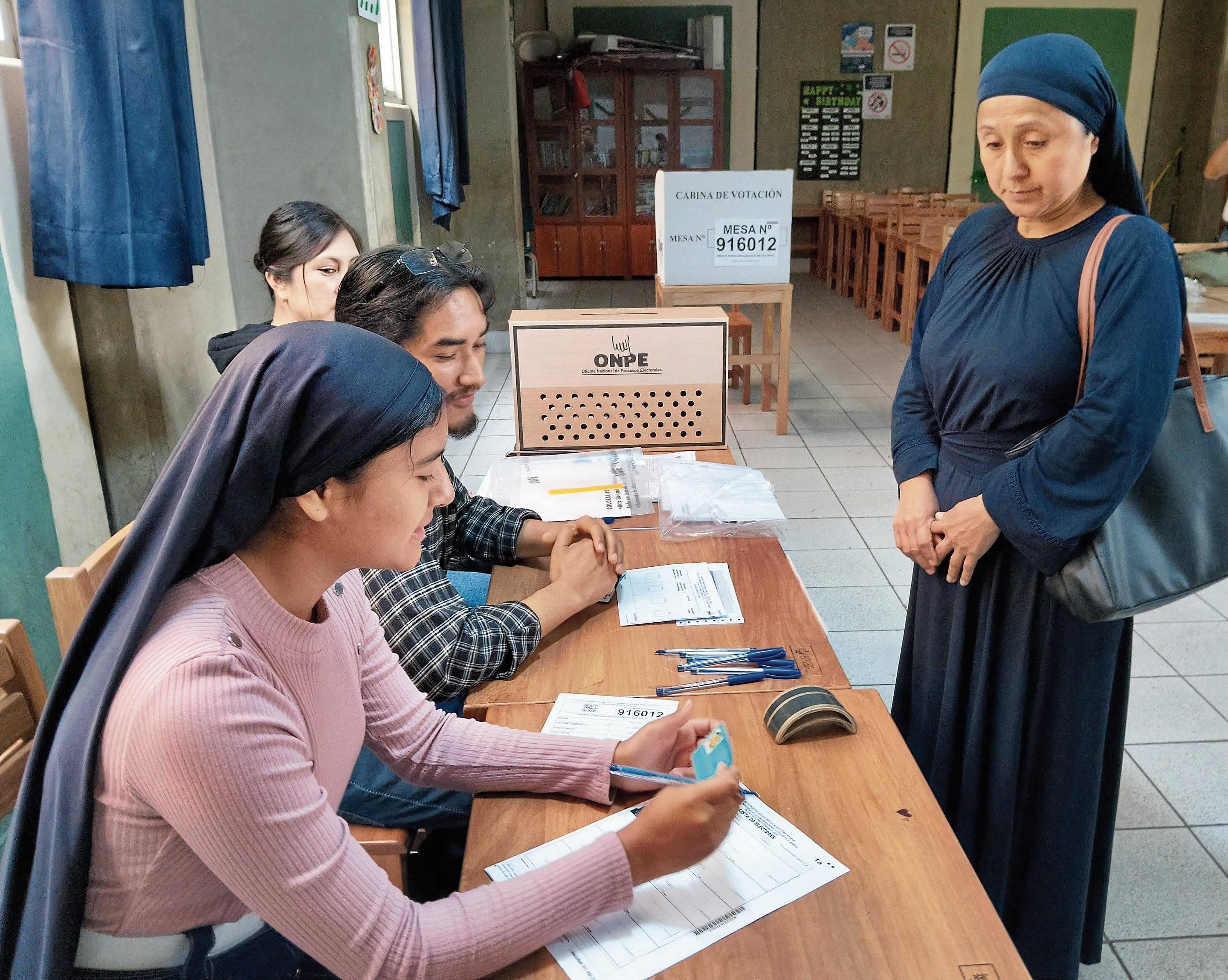37 organizaciones políticas seleccionaron ayer, vía delegados, a sus cuadros para la presidencia del Perú, Cámara de Diputados y el Senado.