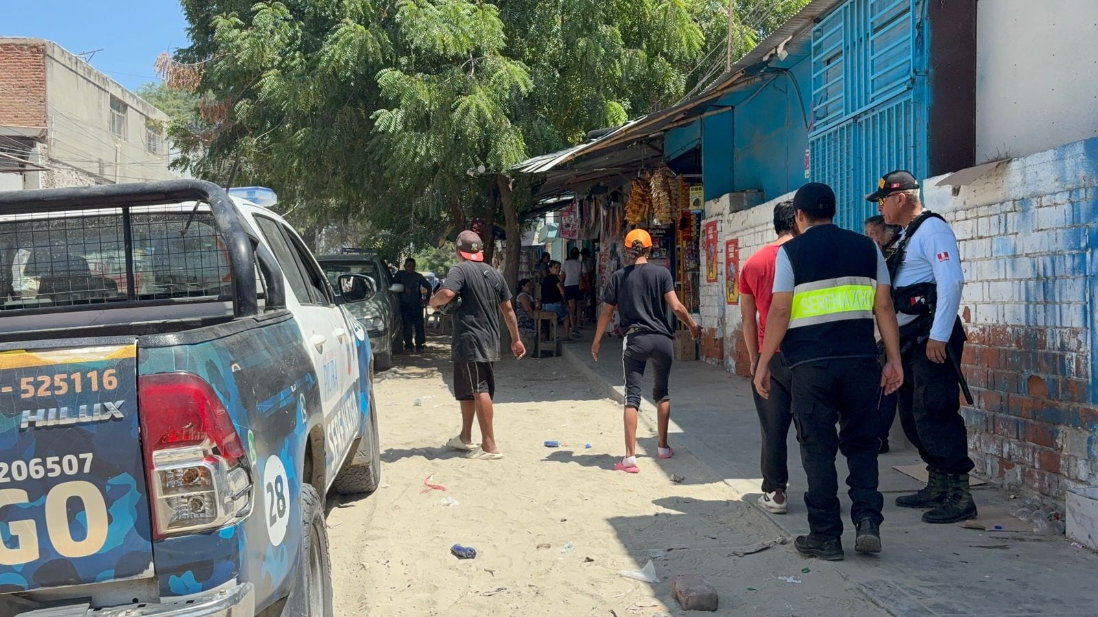 Retiran a consumidores de exteriores del mercado San Miguel