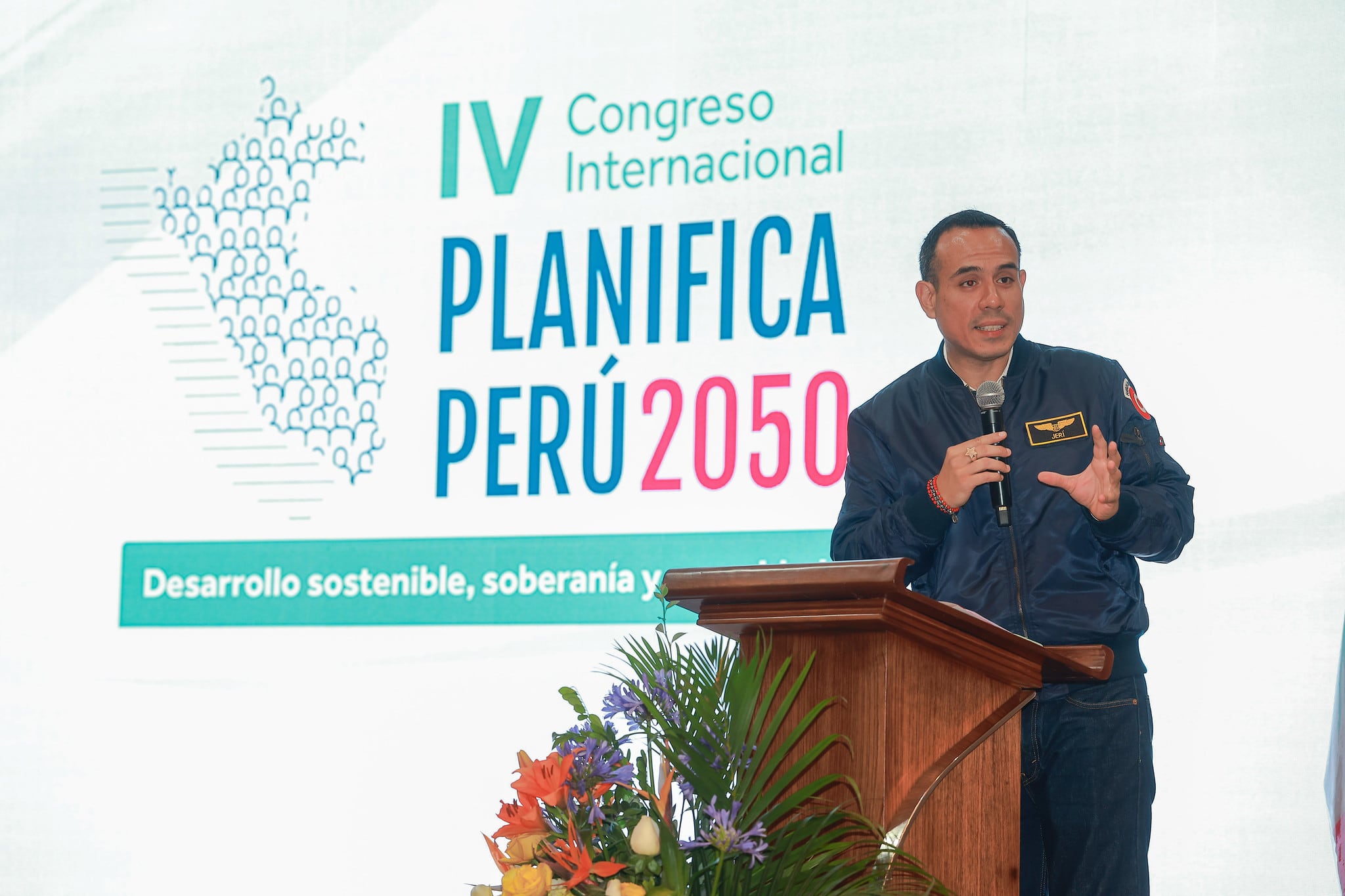 Durante el IV Congreso Internacional Planifica Perú 2050, el presidente José Jerí resaltó la importancia de la planificación sostenida y la articulación entre autoridades para superar brechas históricas. Más tarde visitó la feria multisectorial “Más cerca del Perú”, dedicada a la región Huánuco. (Foto: Presidencia)