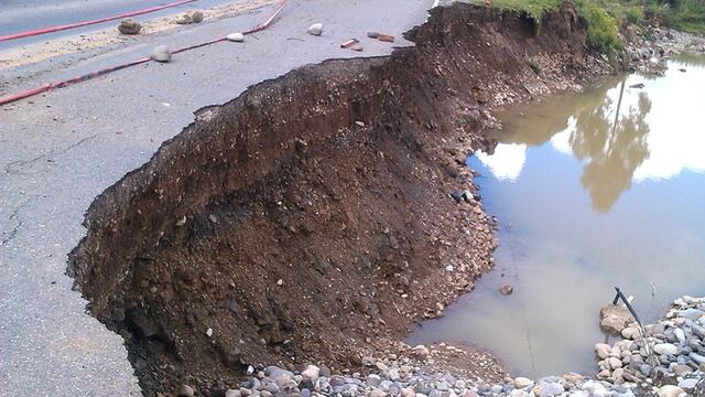 Estabilizan tramo de Carretera Central afectado por crecida de río 