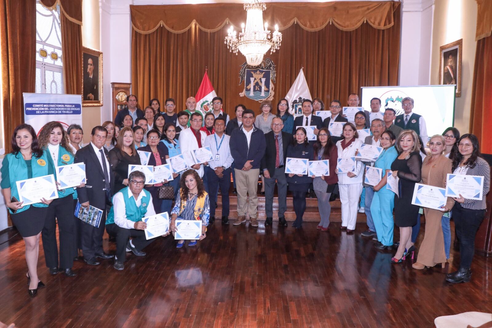 El alcalde provincial Mario Reyna Rodríguez preside este comité y tras jurar en el cargo entregó credenciales a los integrantes, agradeciéndoles por ese gran acto de desprendimiento e interés por las demás personas.