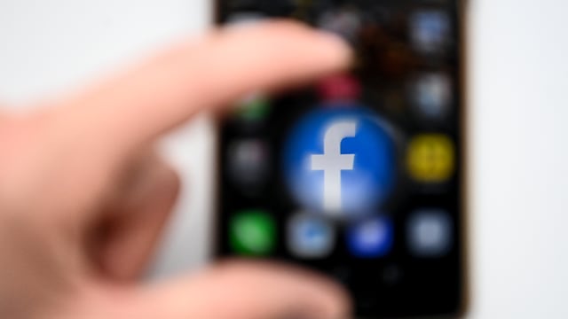 Brasil multa con 1,3 millones de dólares a Facebook por datos filtrados